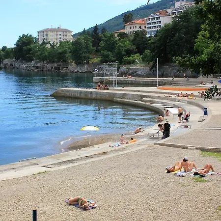 With A Swimming Pool Lovran, Opatija - 14196 דירה לובראן