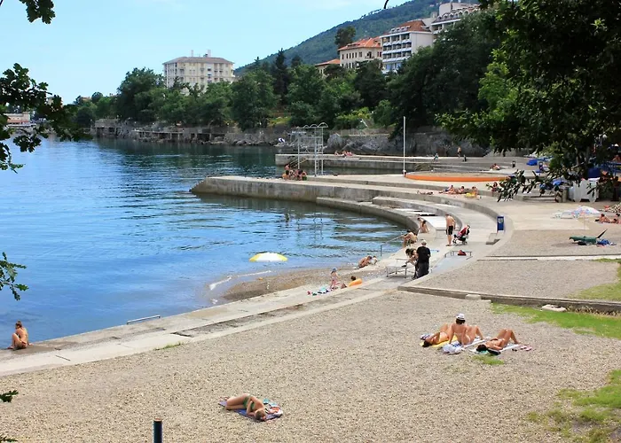 With A Swimming Pool Lovran, Opatija - 14196 דירה לובראן