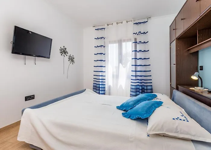 With A Swimming Pool Lovran, Opatija - 14196 Apartament Lovran